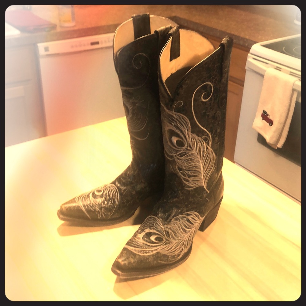 Cowboy Boots - feather stitched sz 9